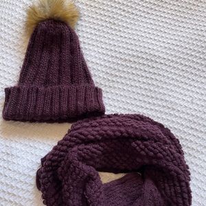 SOLD Knit hat and scarf 🧣❄️